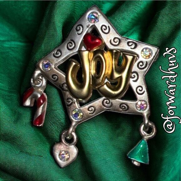 Set of AJMC Silver Tone Star Shaped Christmas Holiday Brooches with Dangling Cha - Picture 6 of 11